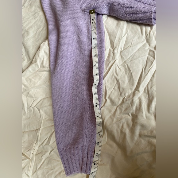 H&M (DIVIDED) LILAC CROPPED BUTTON SWEATER - Picture 7 of 7